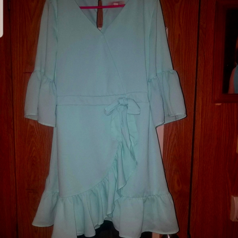 Absolutely beautiful GB Girls turquoise dress